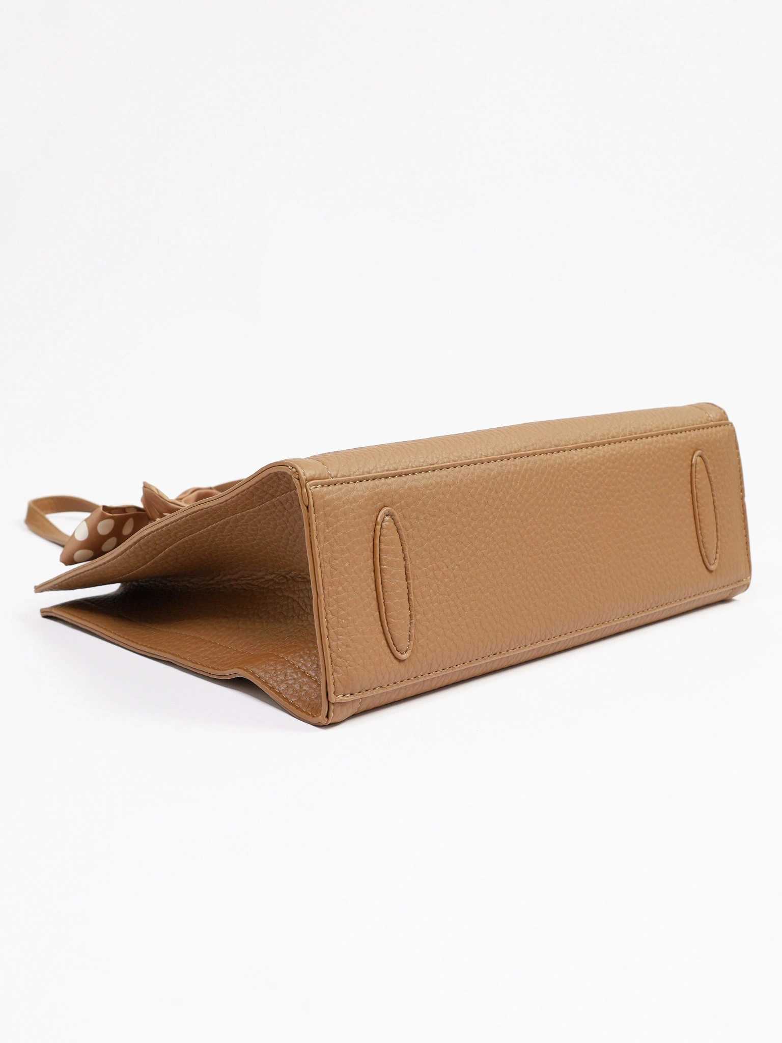 Сумка-тоут с плоскими ручками с декоративным платком в ассортименте